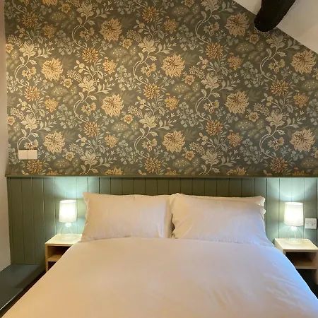 Hotel The Cross Scythes 4*